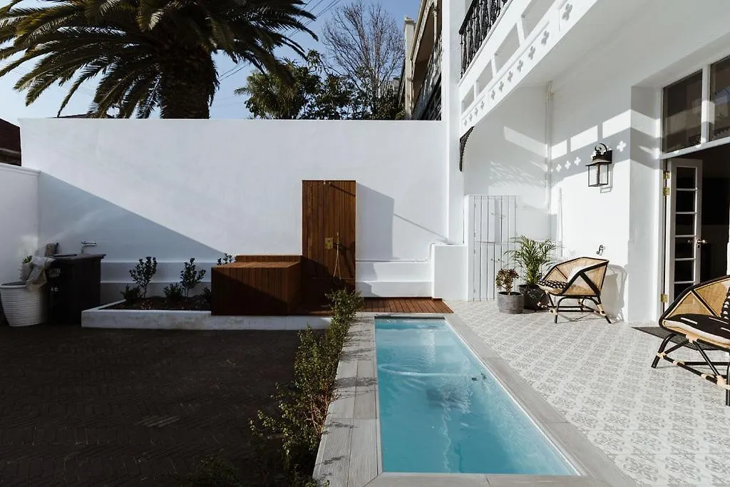Villa Immaculately Styled And Positioned With Pool & Bar à Le Cap Afrique du Sud