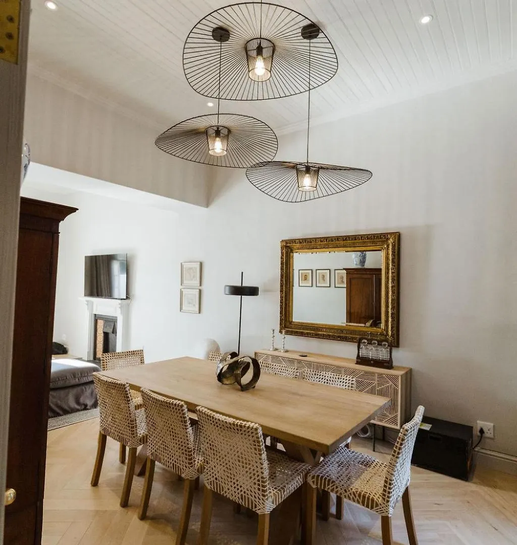 Villa Immaculately Styled And Positioned With Pool & Bar à Le Cap