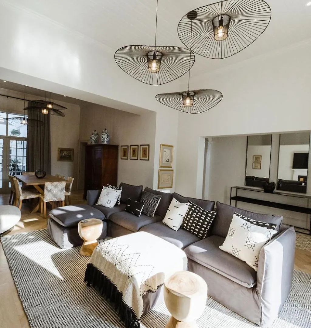 Villa Immaculately Styled And Positioned With Pool & Bar à Le Cap