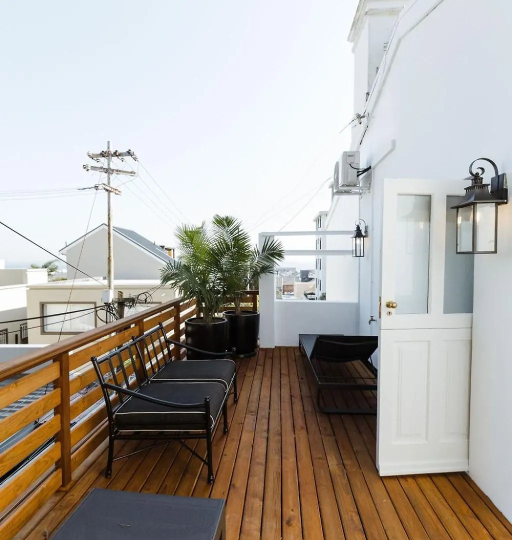 Villa Immaculately Styled And Positioned With Pool & Bar à Le Cap
