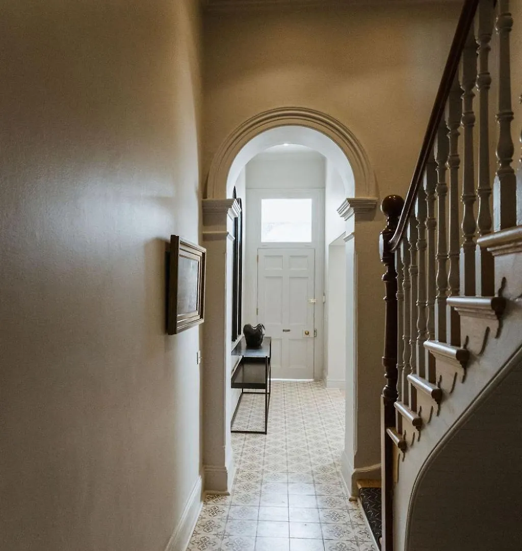 Villa Immaculately Styled And Positioned With Pool & Bar à Le Cap Afrique du Sud