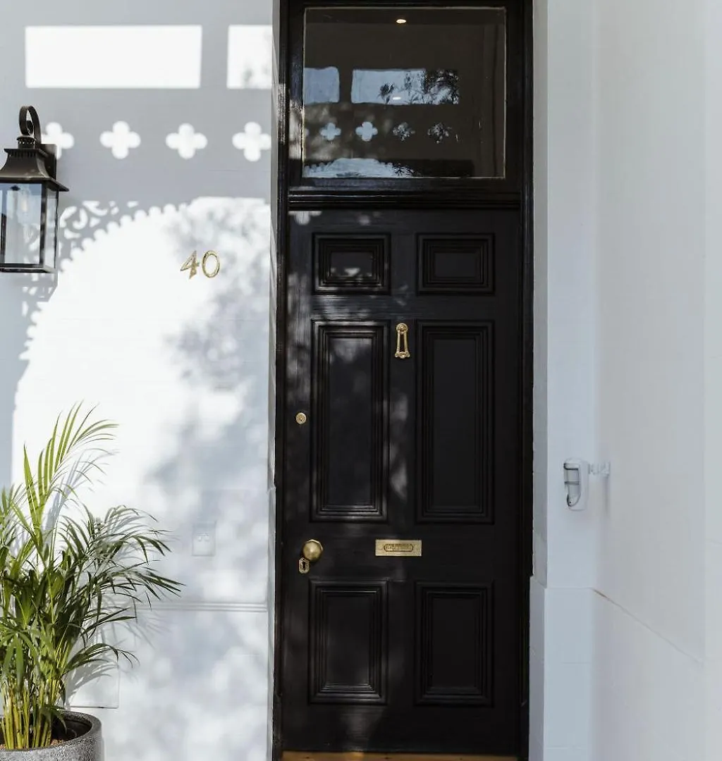 Villa Immaculately Styled And Positioned With Pool & Bar à Le Cap