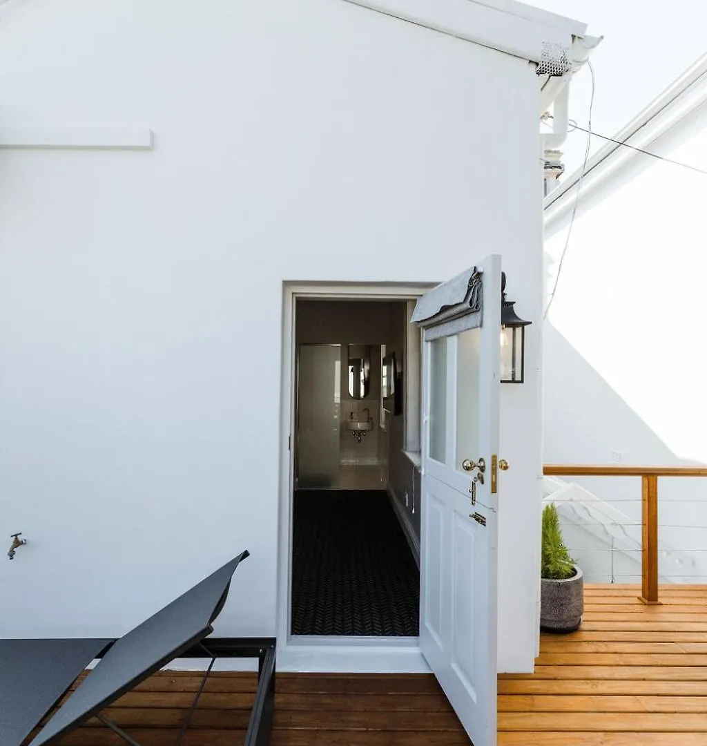 Villa Immaculately Styled And Positioned With Pool & Bar à Le Cap