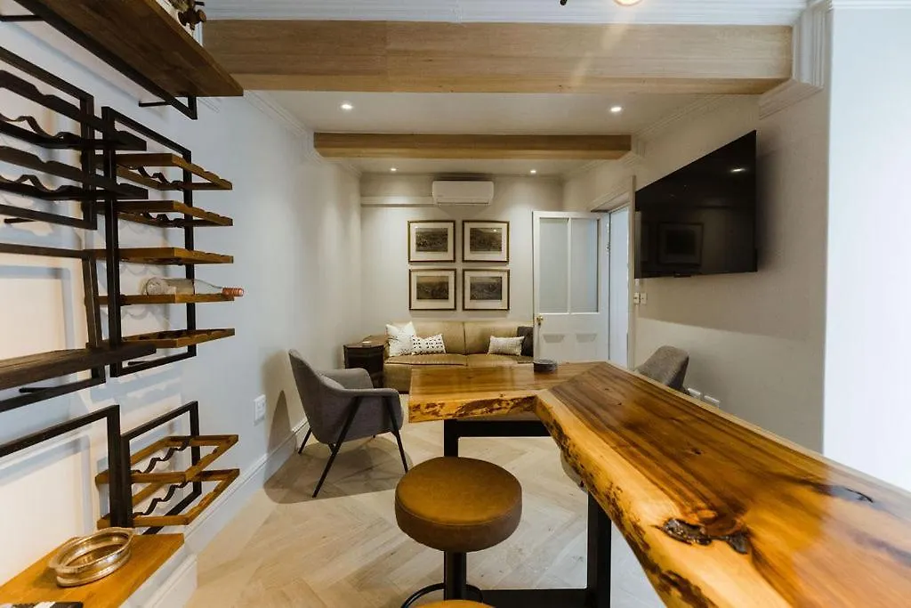 Villa Immaculately Styled And Positioned With Pool & Bar à Le Cap