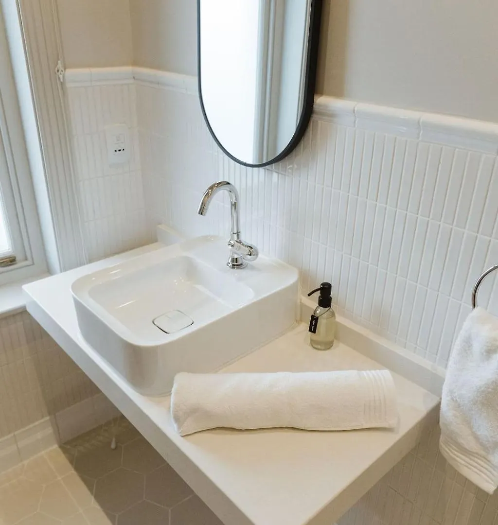 Villa Immaculately Styled And Positioned With Pool & Bar à Le Cap