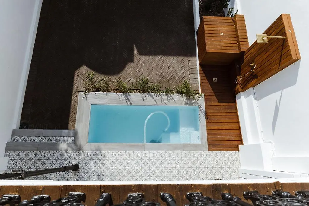 Villa Immaculately Styled And Positioned With Pool & Bar à Le Cap